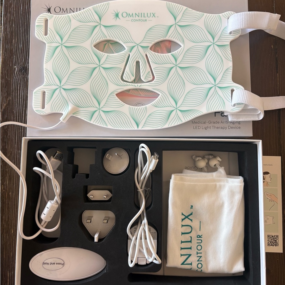 Omnilux Contour LED Light Therapy Mask - White & Mint Leaf Pattern